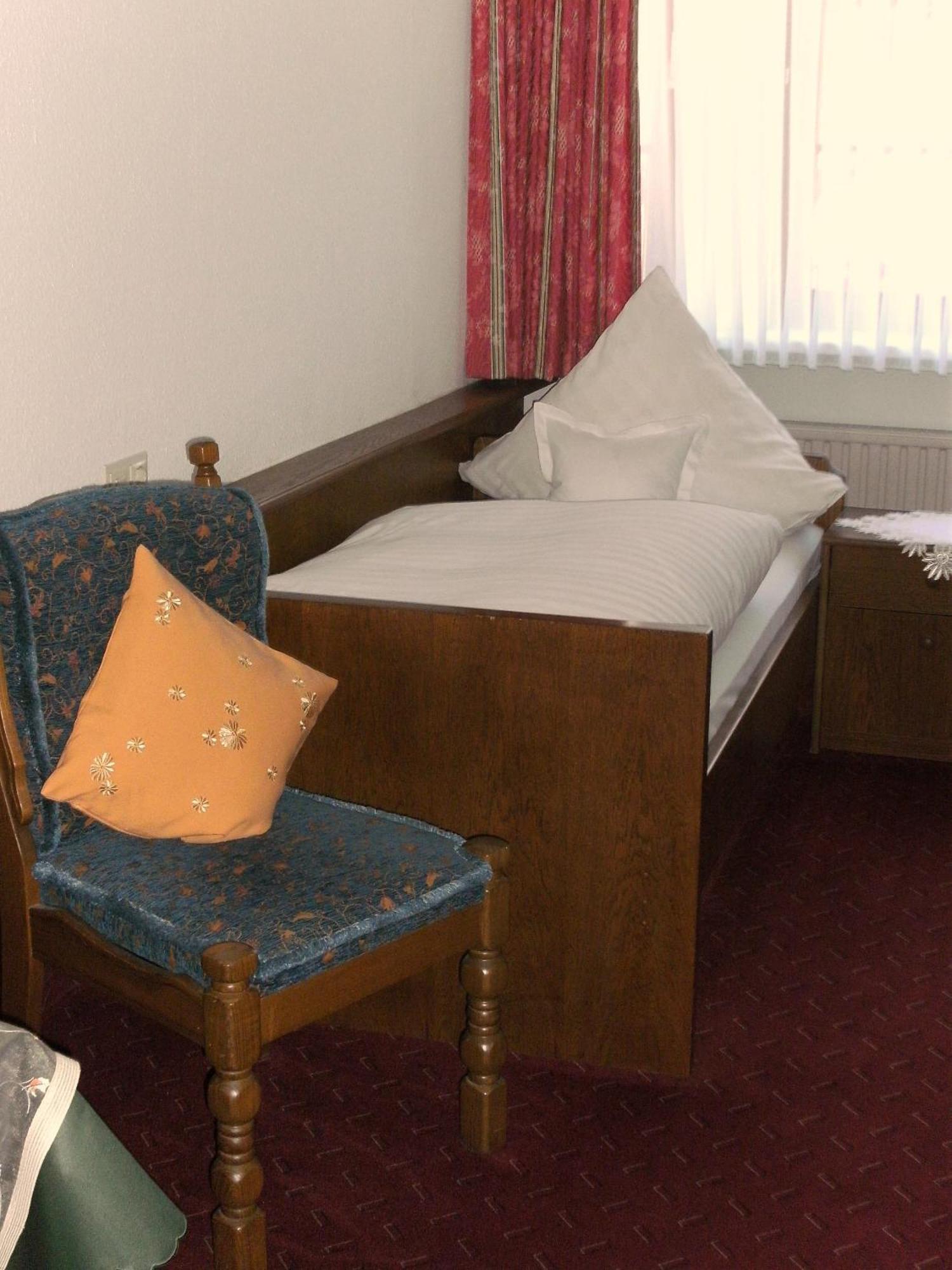 Weinhotel Hubertus Garni 클로텐 외부 사진